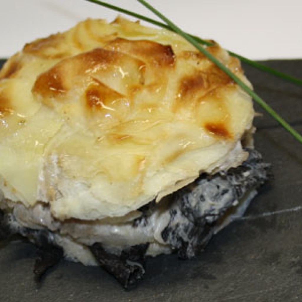 Kartoffelgratin mit getrockneten Herbsttrompeten