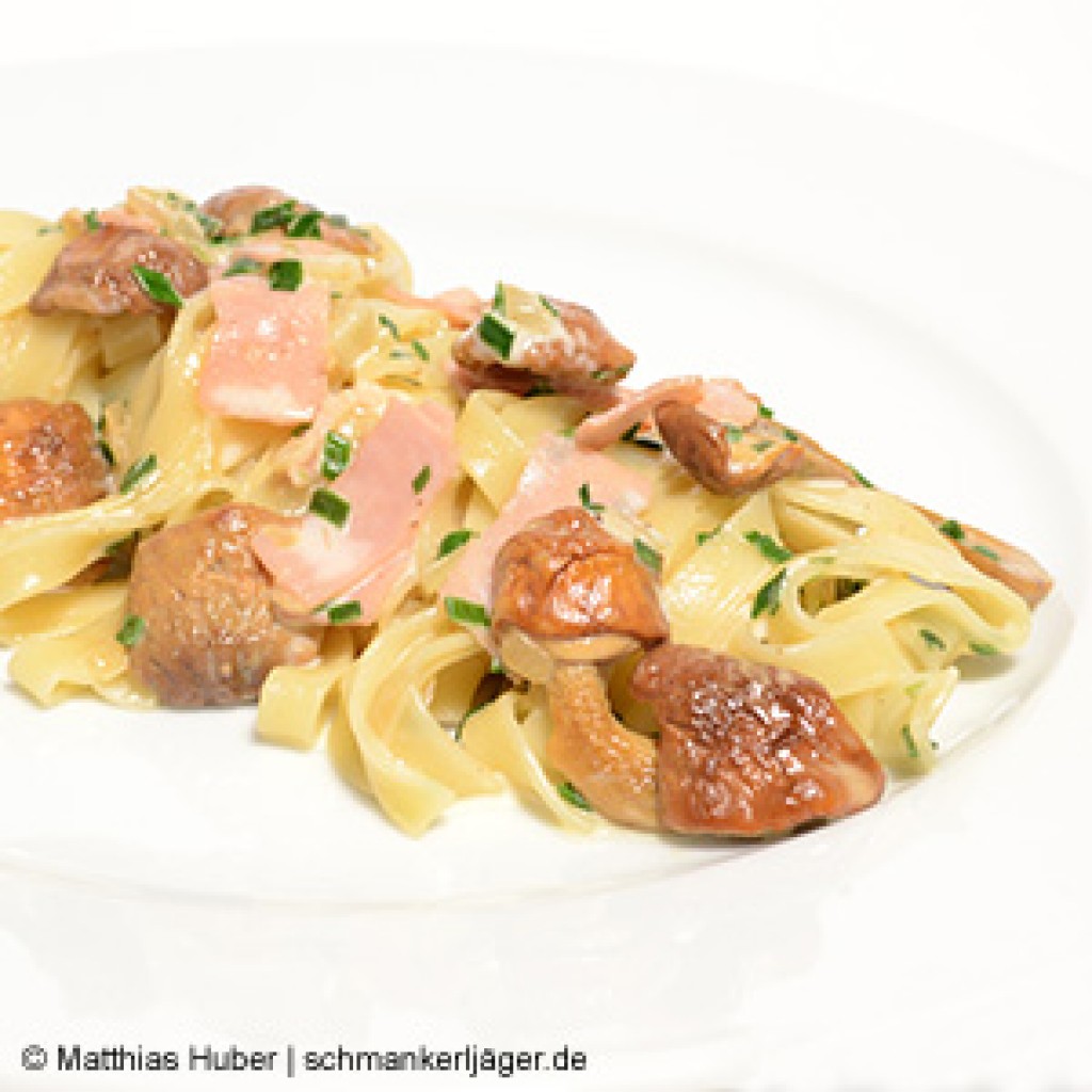 Tagliatelle mit Mandelpilzen und gekochtem Schinken Leckere Pasta mit Mandelpilzen & Schinken in Sahnesauce.