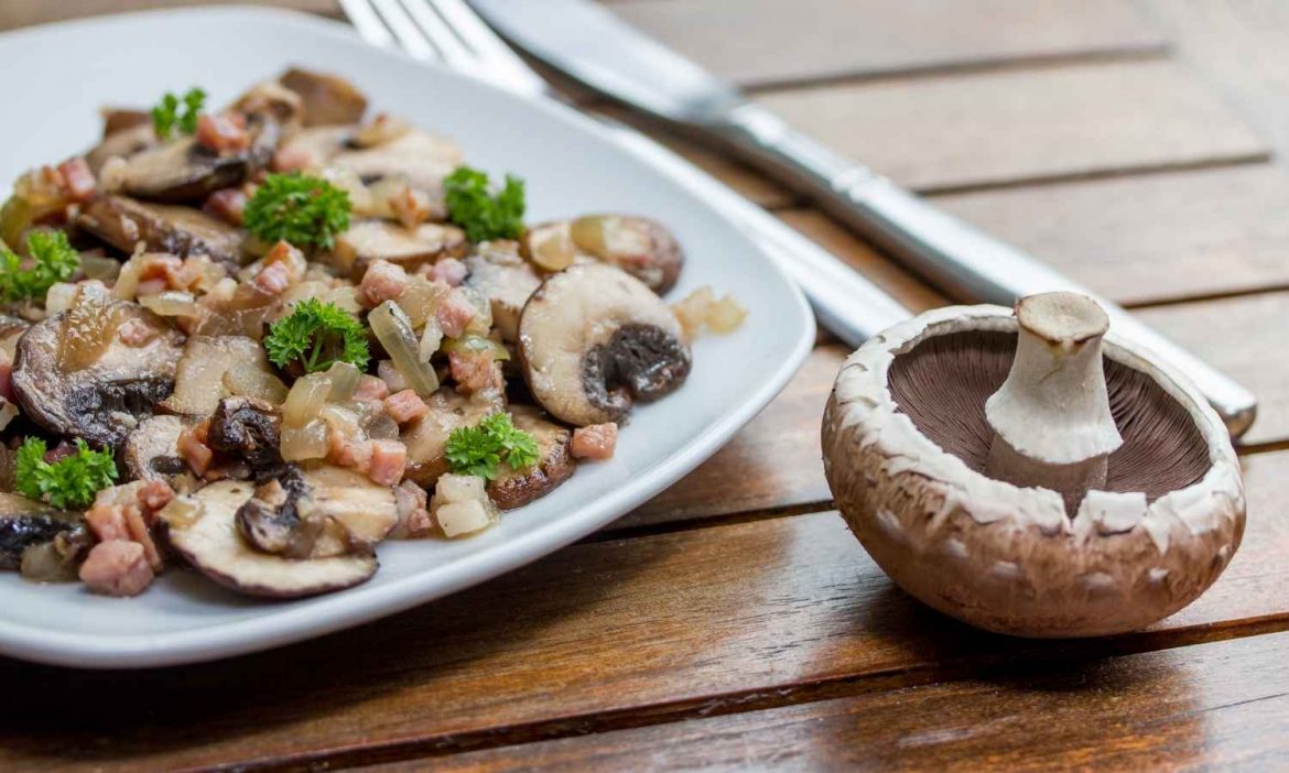 Vegetarisches Gericht mit Pilzen