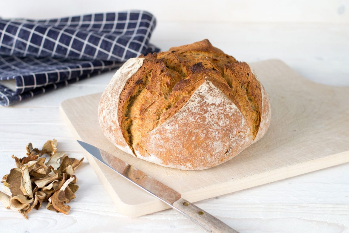 Steinpilz-Brot Steinpilz-Brot mit getrockneten Pilzen.