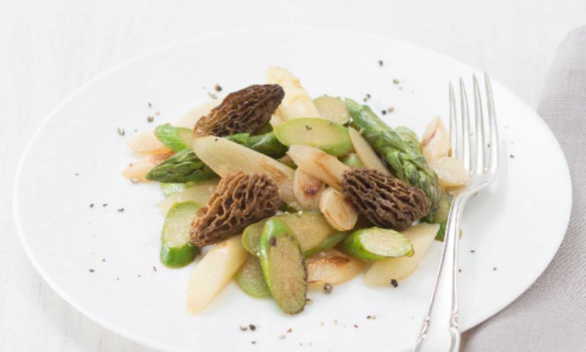 Spargelsalat mit Spitzmorcheln
